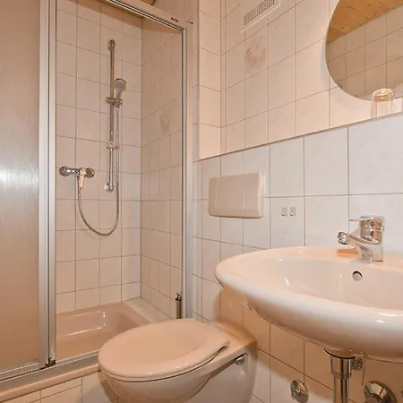 Weiß Apartment *